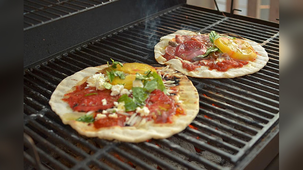 How to Cook Pizza on the Grill Without a Stone