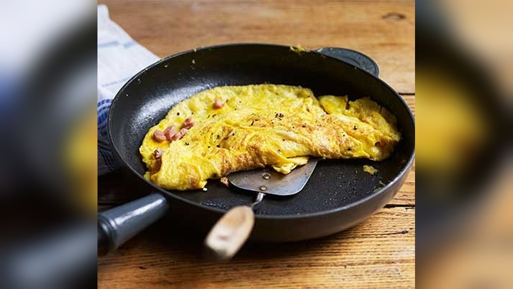 How to Make an Omelette in a Frying Pan