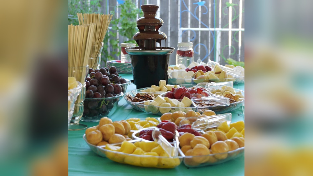How to Prepare Chocolate for a Chocolate Fountain