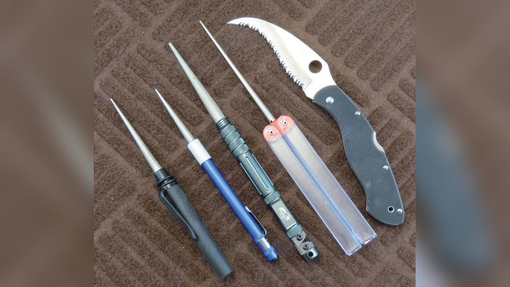 How to Sharpen Serrated Knives With a Knife Sharpener